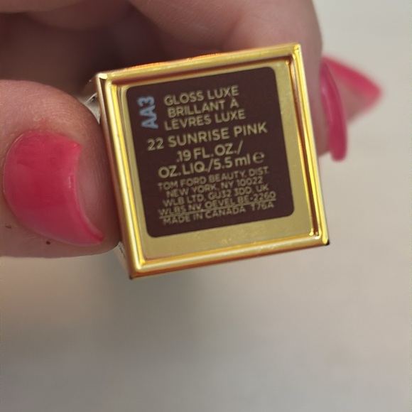 Tom Ford Lip Gloss Luxe in Sunrise Pink 022 ( Mauve) - Picture 6 of 10